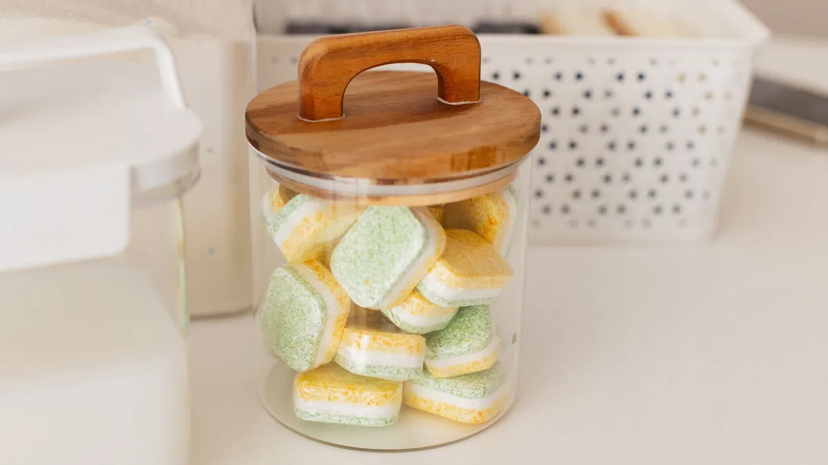 Wie Spülmaschinentabs das Bad zum Strahlen bringen